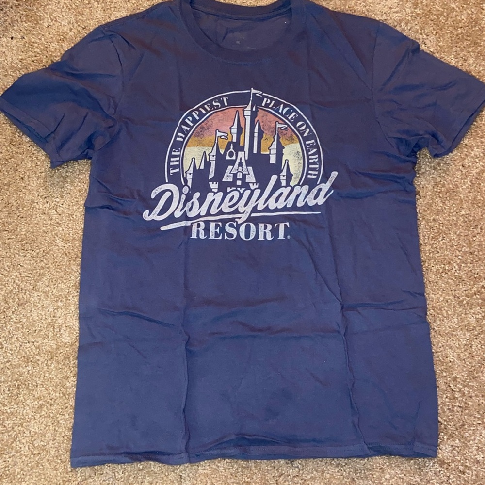 Men’s Medium a Disney Resort tee